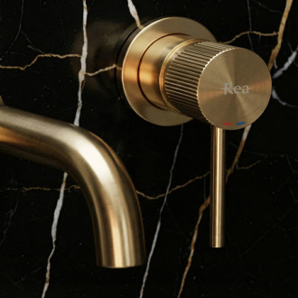 REA Podomietková vaňová batéria Lungo Stripe Brush Gold REA-B7431