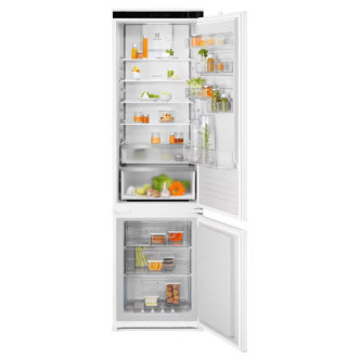 Electrolux vestavná chladnička s mrazákem 700 NoFrost CoolAssist® CustomFlex ENA7CD19S